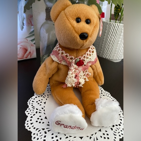 🌸 “GRAMS” RETIRED INTERNET EXCLUSIVE  TY BEANIE BABY BEAR. DATED 2005! MWMT! - Picture 4 of 6